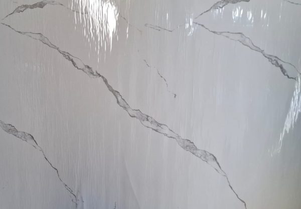 Rollo Adhesivo Tipo Mármol(Blanco Vetas Grises)