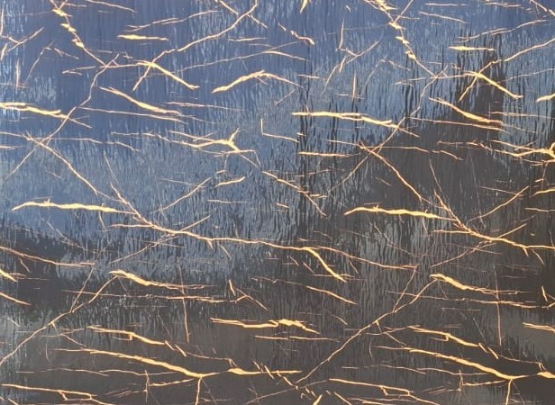 Rollo Adhesivo Tipo Marmol Negro Con Vetas Dorado Intenso