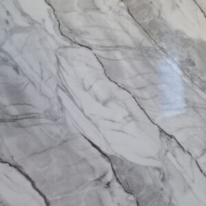 Placa Simil Marmol SPC Blanca Veteada Diagonal