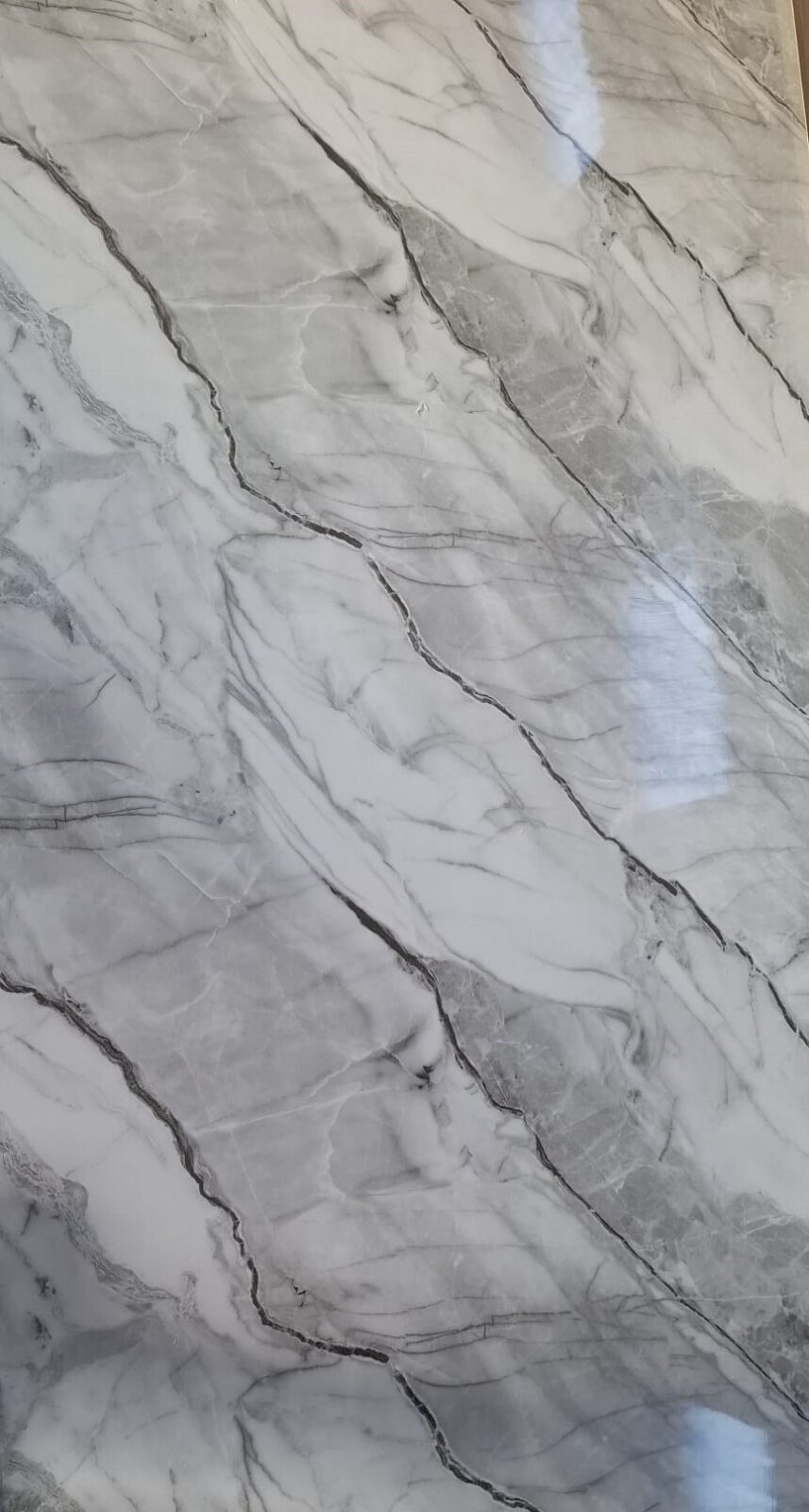 Placa Simil Marmol SPC Blanca Veteada Diagonal